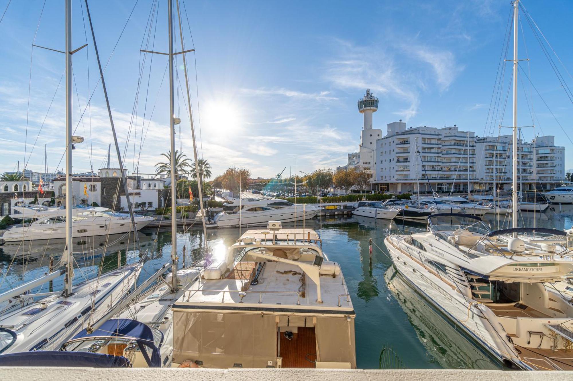 Moderno Apartamento Frente Al Canal Con Terrazas Apartamento Empuriabrava Exterior foto